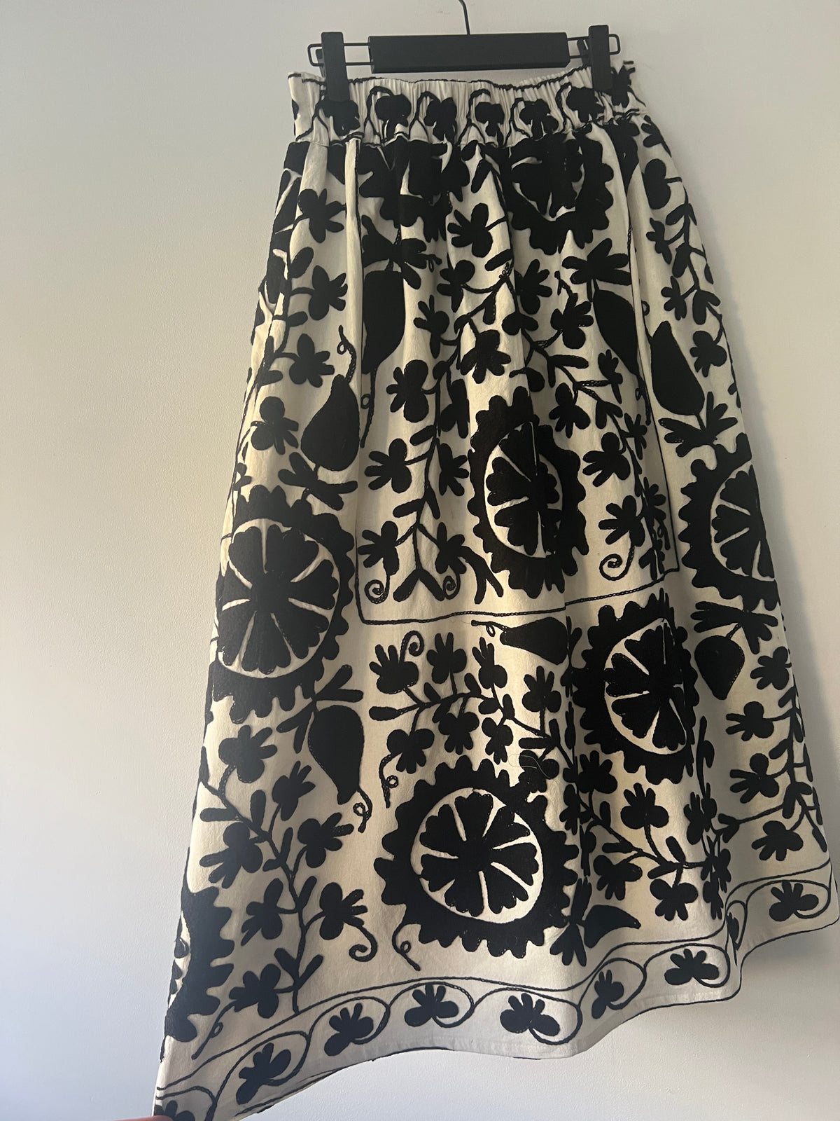 Embroidered Sozani Pattern Full Skirt - Black And Off White