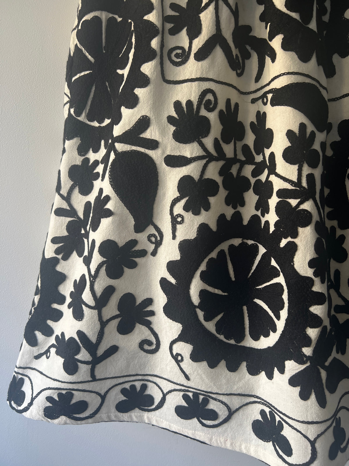 Embroidered Sozani Pattern Full Skirt - Black And Off White
